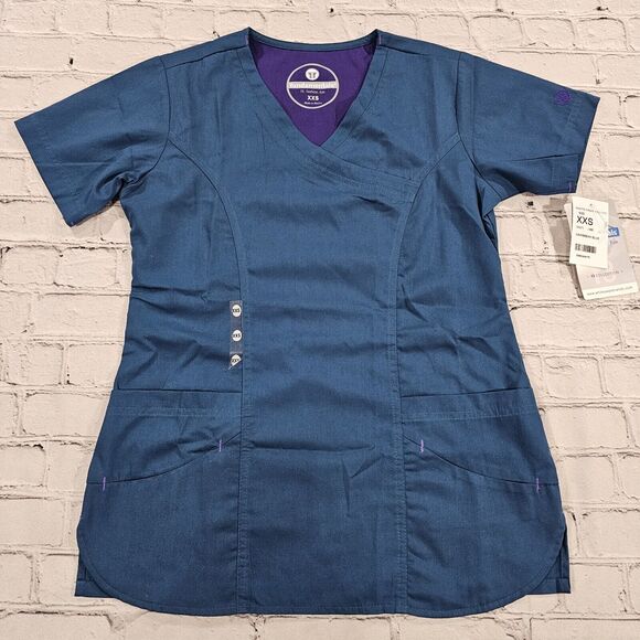 Fundamentals White Swan Scrub Top Short Sleeve V Neck Green WOMENS SIZE XXS - Picture 1 of 9